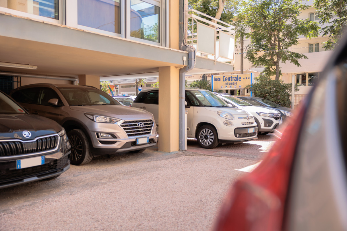 Hotel Centrale Miramare – garage